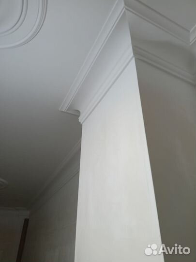 Мастер по установке гипсовой лепнины и карнизов