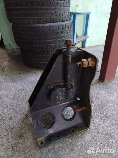 Кронштейн запасного колеса ман