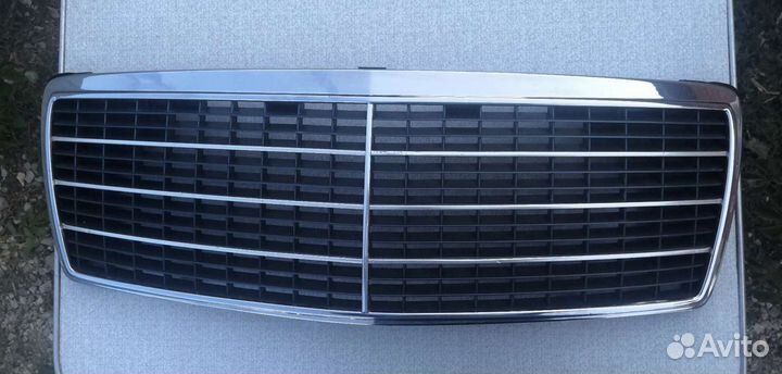 Решетка радиатора Mercedes Benz W140