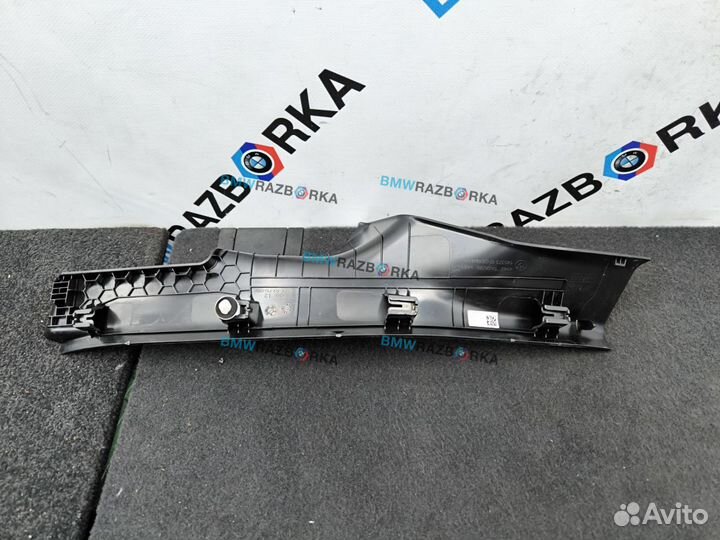 Накладка внутренняя на порог задняя левая BMW i5