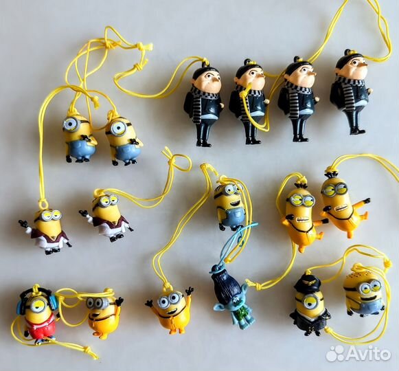 Миньоны фигурки из шоколадных яиц чупа чупс