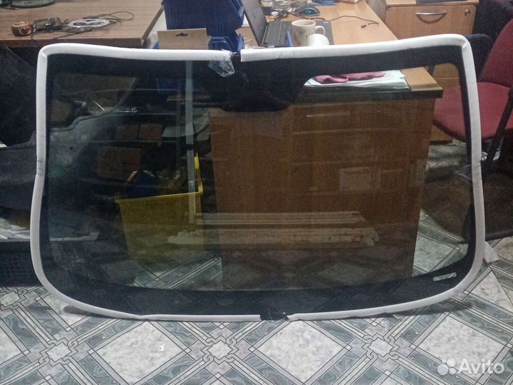 Стекло лобовое Geely Emgrand X7