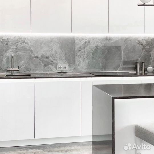 Кухонный гарнитур в современном стиле на заказ