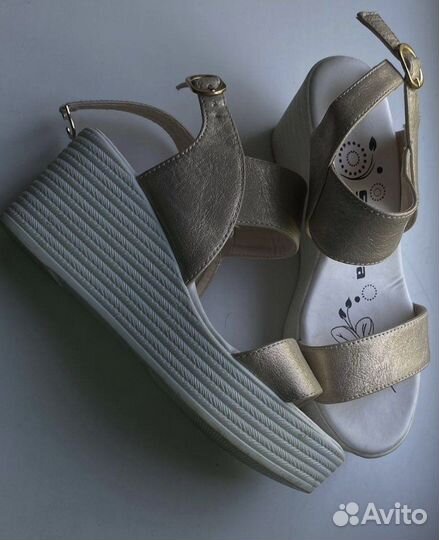 Босоножки женские