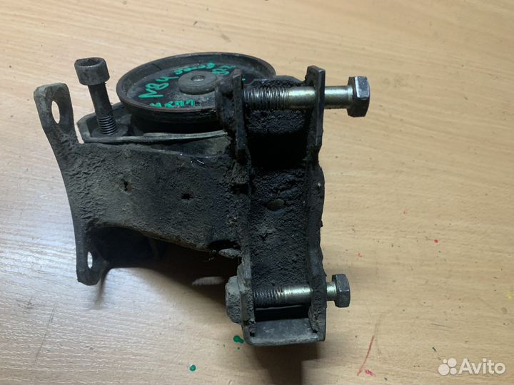 Подушка задняя МКПП vw t4 92г