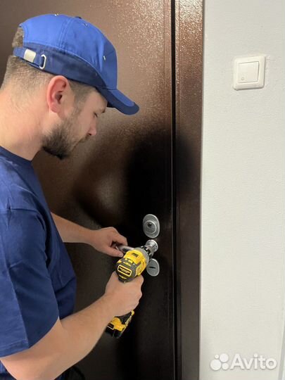 Вскрытие замков, дверей / Замена замков в Москве