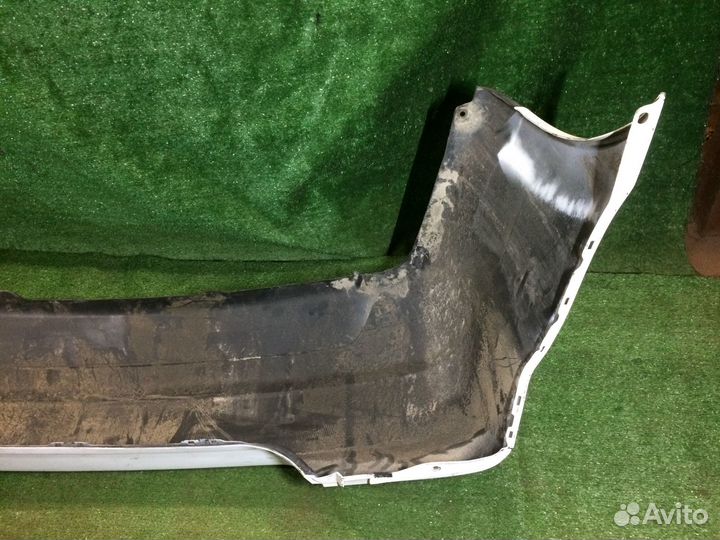 Бампер задний Nissan Tiida Latio SC11 Белый дефект