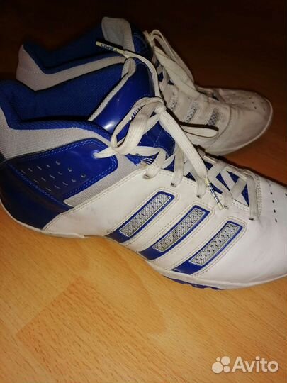Баскетбольные кроссовки adidas