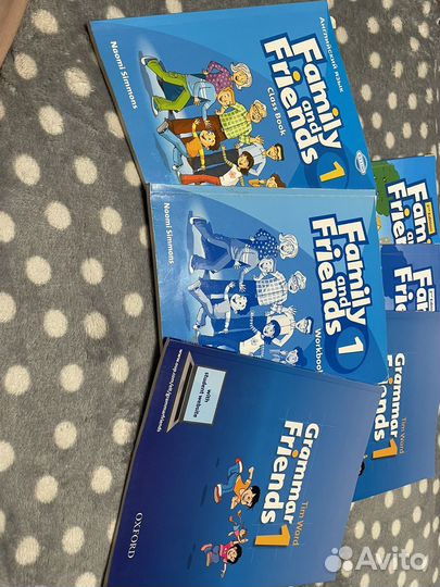 Учебник по английскому Family and Friends 1