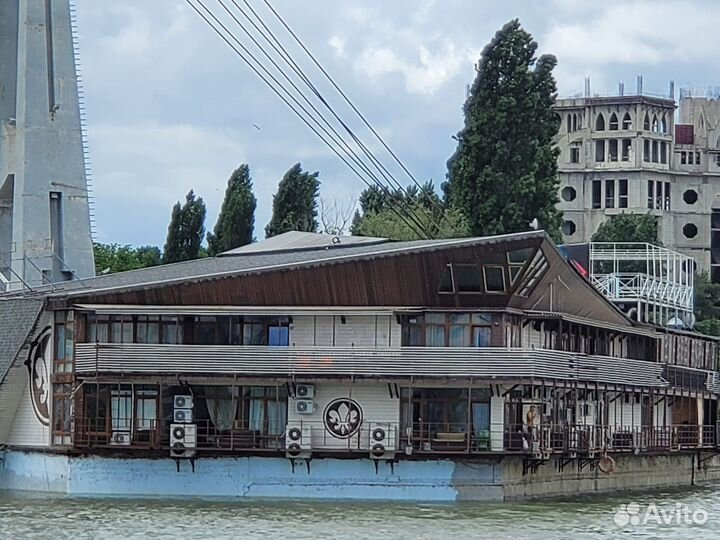 Торгово-административное помещение с арендаторами