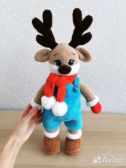 Вязаная игрушка олень