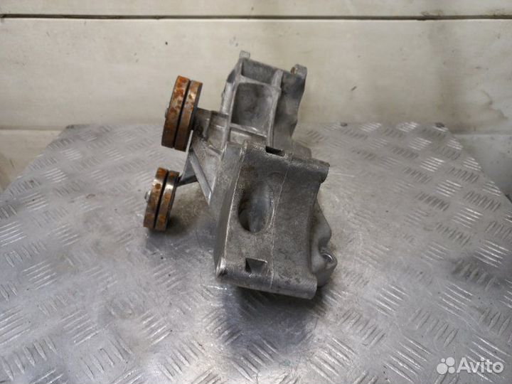 Кронштейн генератора Volkswagen Golf 4 1.4 AKQ