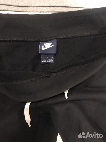 Продам женский спортивный костюм Nike
