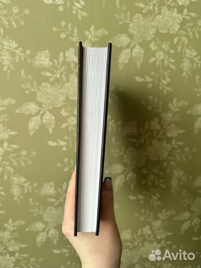 Книга Королевство шипов и роз