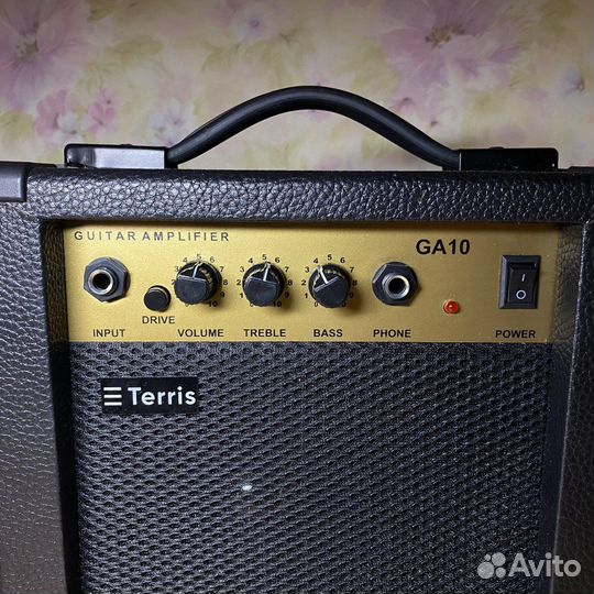 Гитарный комбоусилитель