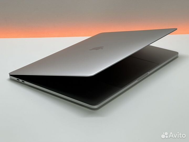 Топовый MacBook Pro 15 2019 i9/32/512/2 видео
