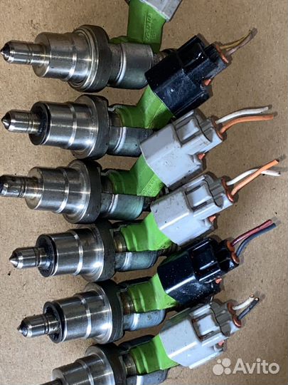 Форсунка Toyota 2325028070 AZT250 1AZ-FSE