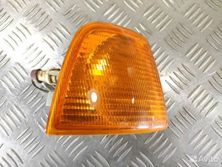 Поворотник правый Audi 80/90 1986 1991