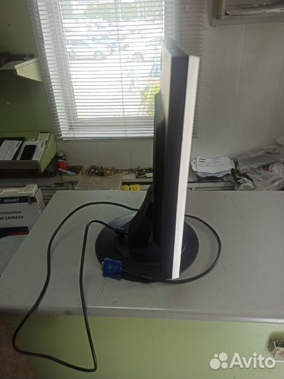 Монитор LG flatron l1750u