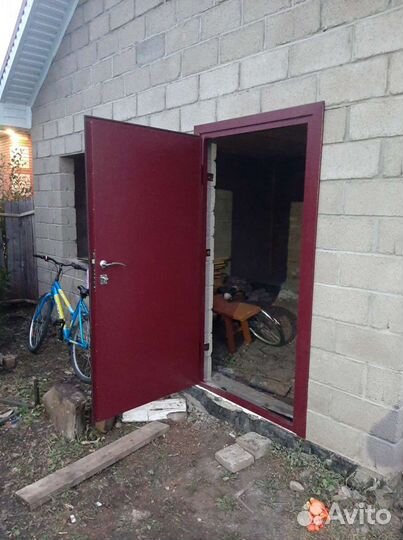 Металлические тамбурные перегородки,входные двери