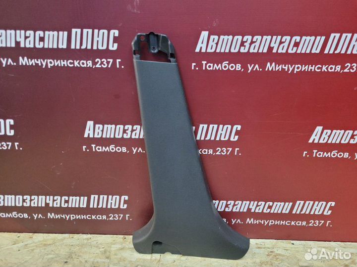 Обшивка средней стойки левая Renault Logan