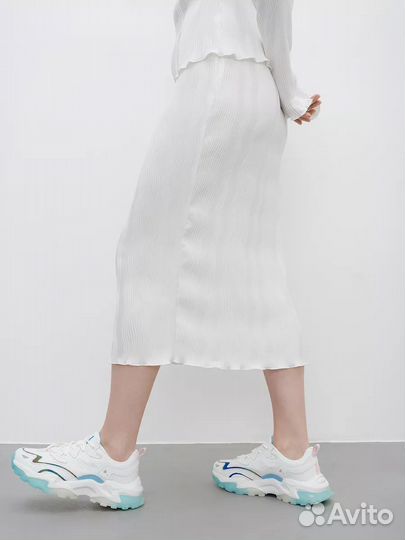 Кроссовки женские