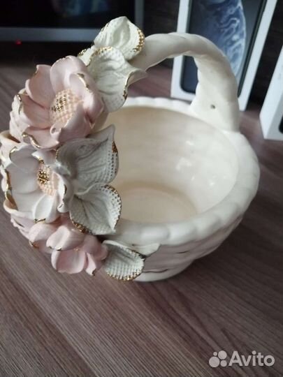 Фарфоровая Корзина с цветами