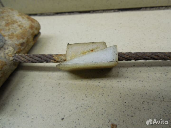 Трос стояночного тормоза центральный Fusion 2002-2