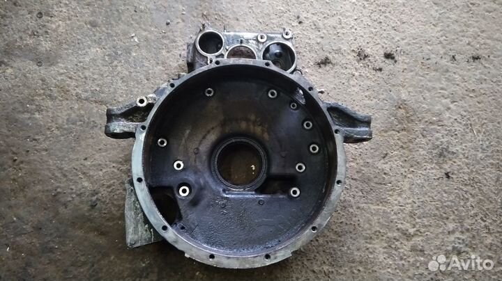 Крышка двигателя Giga (94) 10PD1 16.7d зад дефект