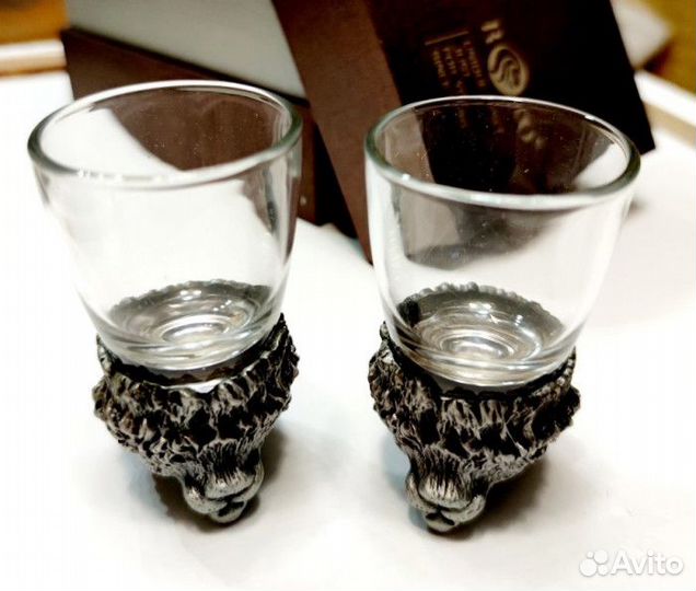Рюмки-перевертыши с литыми головами 