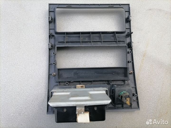 Накладка торпедо Kia Sephia 1992-98 прикуриватель