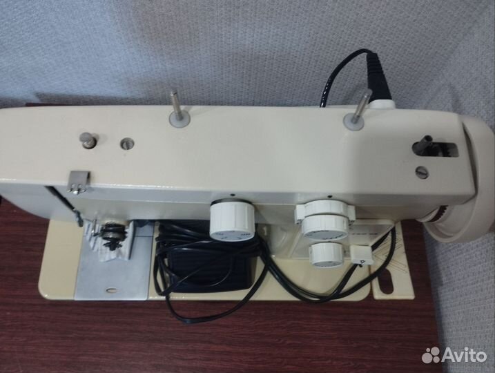 Швейная машина Чайка 142м