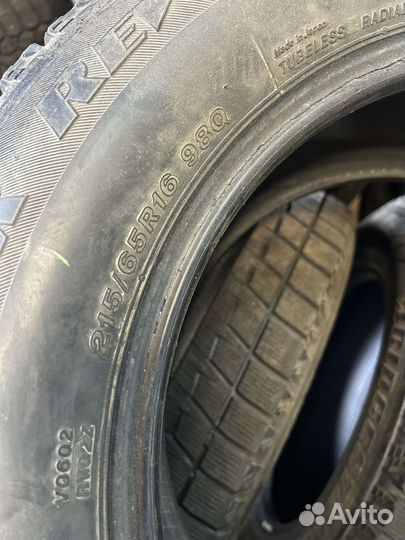 Bridgestone Blizzak Revo2 215/65 R16