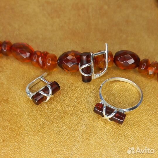 Комплект серебрянных украшений с янтарем (СССР)