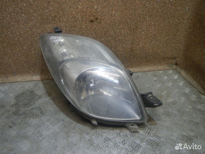 Фара правая Toyota Yaris