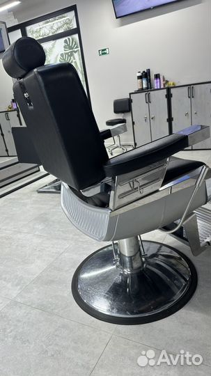Парикмахерское кресло с откидной спинкой