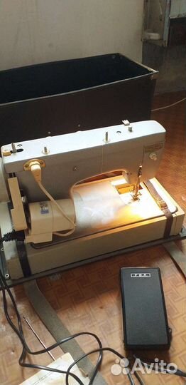 Швейная машинка чайка 142м