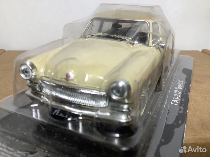 Модель автомобиля газ-21Р Волга 1:43 деа