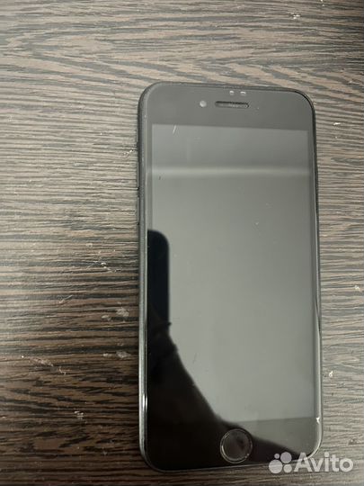 Телефон iPhone SE 2020.Дата производства:03.2021