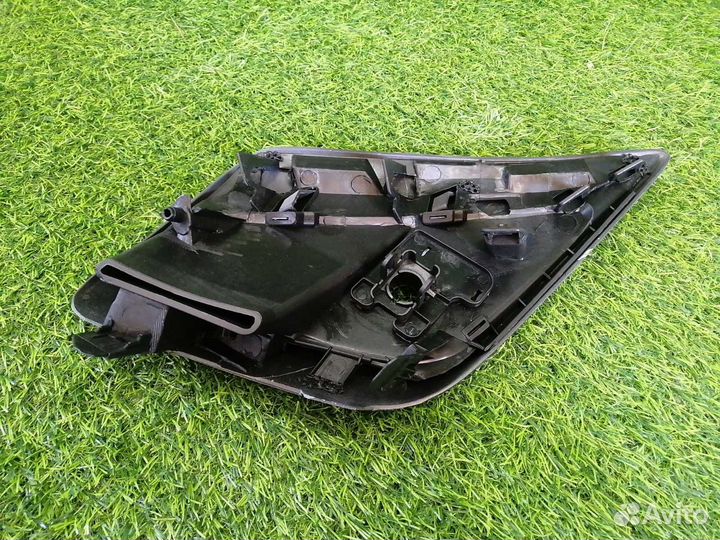 Решетка в бампер правая Lexus Nx200 Z10 2018