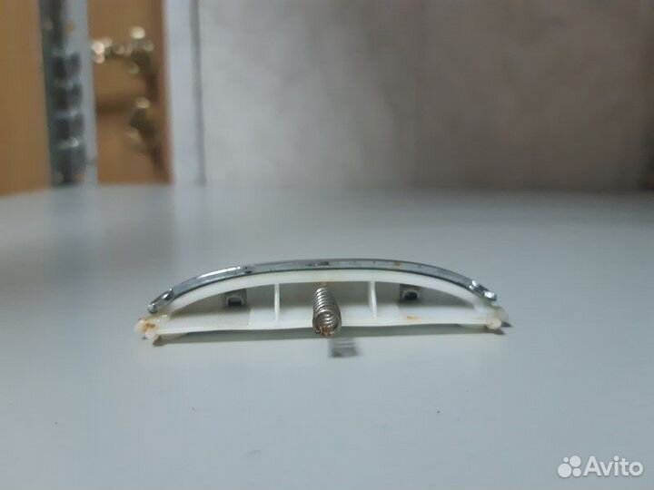 Замок крышки мультиварки Maxwell MW-3801