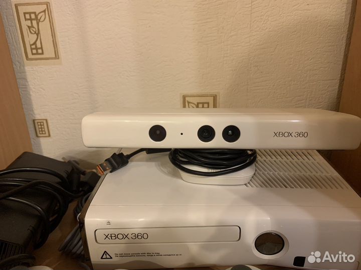 Xbox 360 Slim + Kinect + много игр