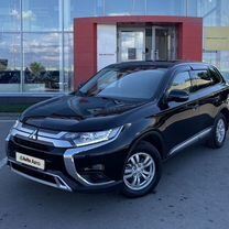 Mitsubishi Outlander 2.0 CVT, 2021, 62 086 км, с пробегом, цена 2 587 000 руб.