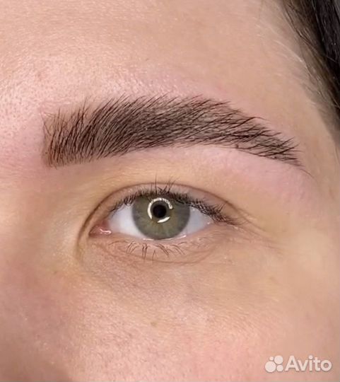 Модель на брови и ламинирование