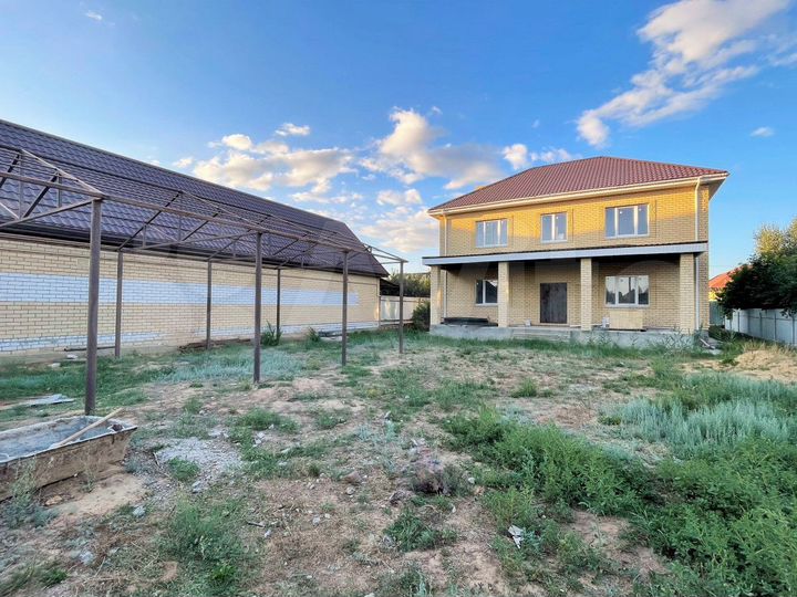 Коттедж 208,7 м² на участке 6,7 сот.