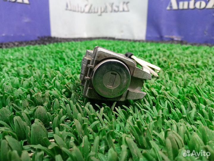 Личинка ручки наружной Toyota Highlander