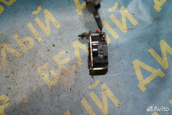 Замок крышки багажника Chrysler Voyager 4