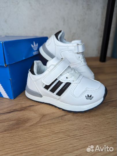 Кроссовки adidas