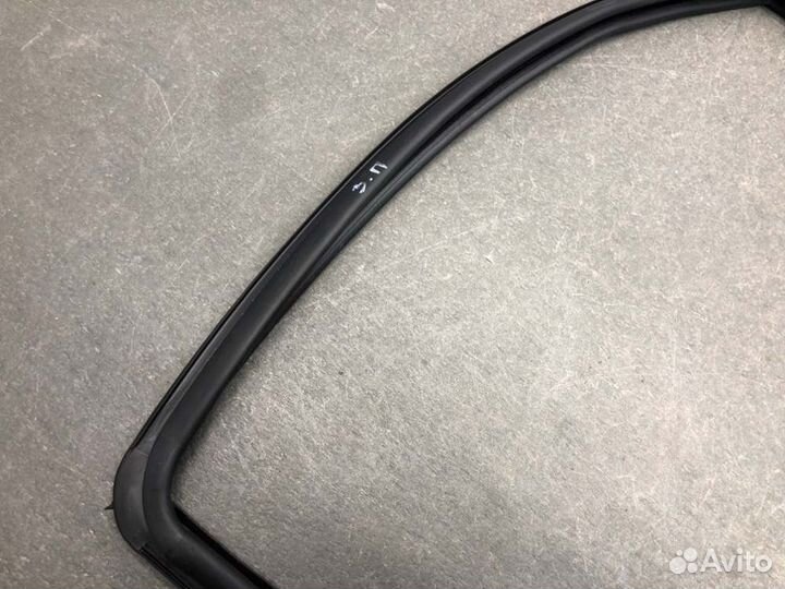 Уплотнитель стекла задний правый Лада Гранта FL