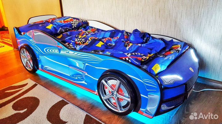 Детская кровать машинка